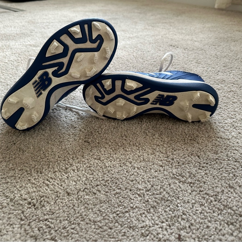 New Balance Blue and White football cleats. - Picture 5 of 8